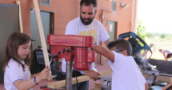 “La herramienta más peligrosa es la que no se sabe usar” basurama-patios-escuelas