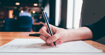 Escribir a mano ayuda a asimilar y retener mejor la información escribir-mano-memoria