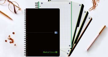 Cuadernos con separadores y bolsa portadocumentos cuadernos-separadores